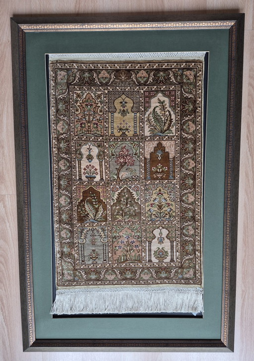 tapisserie encadrée de soie