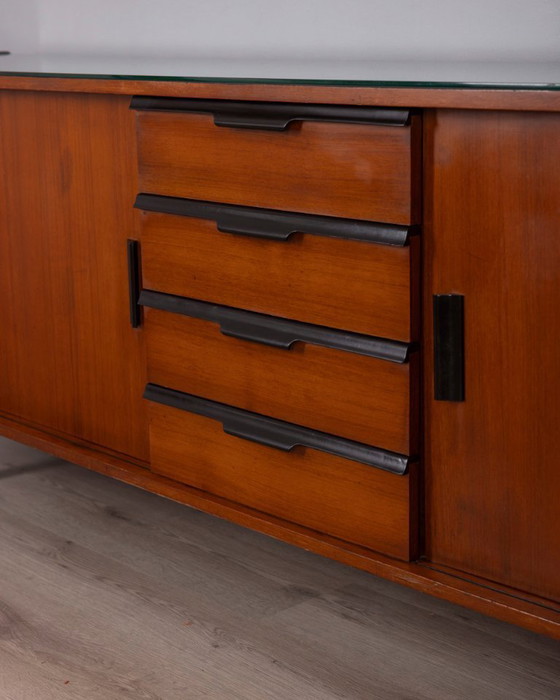 Image 1 of Buffet vintage en bois et verre, design italien des années 1960