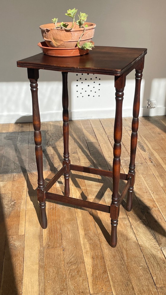 Image 1 of Comodino alto in stile legno tornito