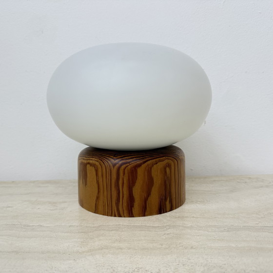 Image 1 of Lampe de table vintage en verre au lait avec base en bois par Bestform Freudenberg , 1970