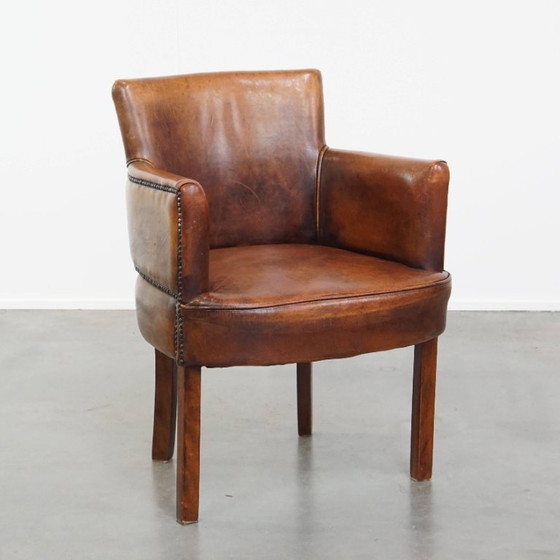 Image 1 of Chaise de salle à manger/de chevet en peau de mouton couleur cognac avec accoudoirs
