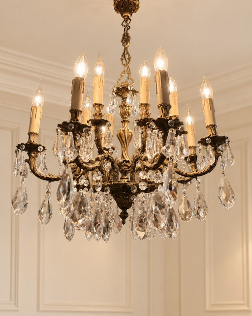Imposante Antieke Louis XV / Rococo Kroonluchter, Rijk Uitgevoerd Met Prachtig Geslepen Krista