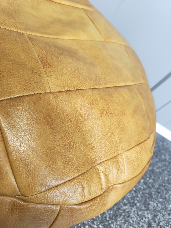 Image 1 of Pouf vintage in pelle patchwork