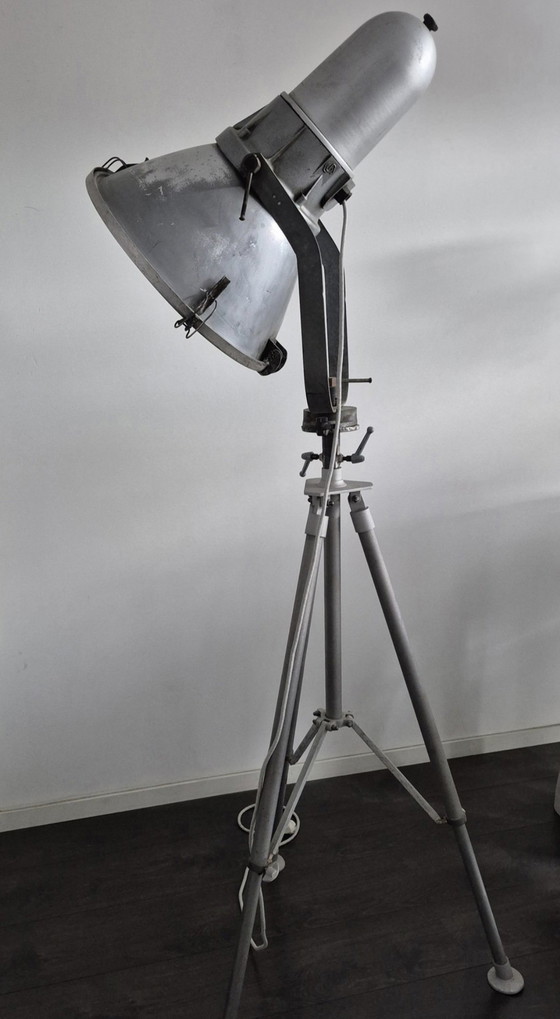 Image 1 of Industriële lamp op statief 