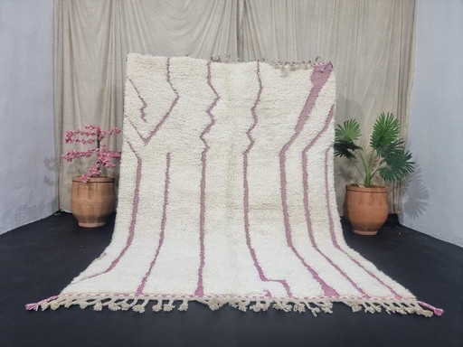 Alfombra marroquí Beni Ourain, tejida a mano con técnicas tradicionales, 140 x 260 cm.