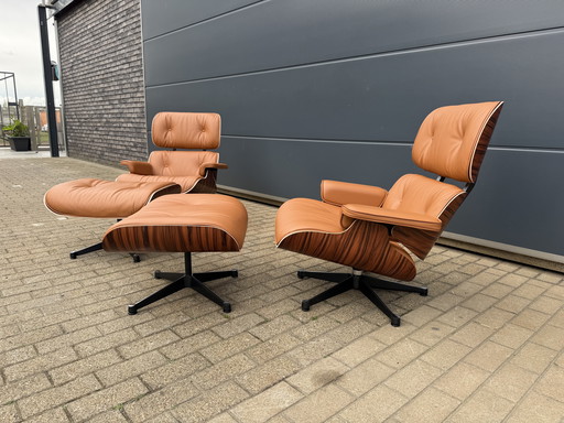 2 poltrone lounge Vitra Eames XL originali con poggiapiedi, in pregiata pelle color cognac e palissandro Santos, NUOVE!!