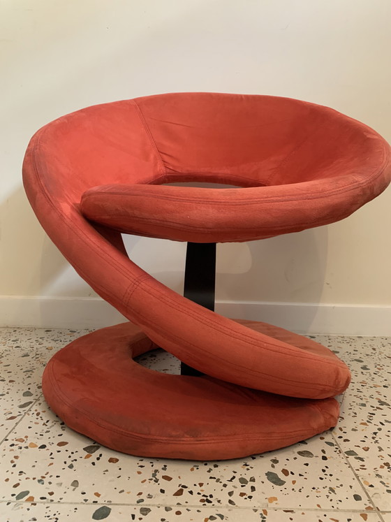 Image 1 of Sedia con nastro a spirale rosso