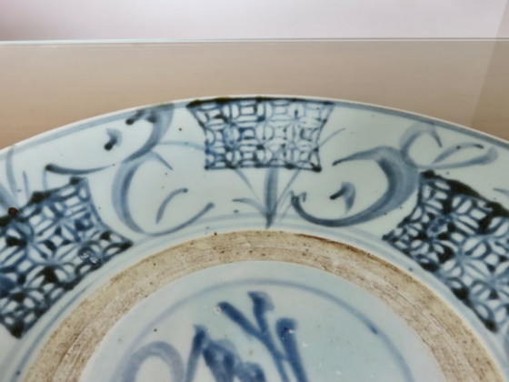 Image 1 of Ancien plat en porcelaine de Chine, dynastie Ming, Swatow, Zhangzhou, fin XVIIème