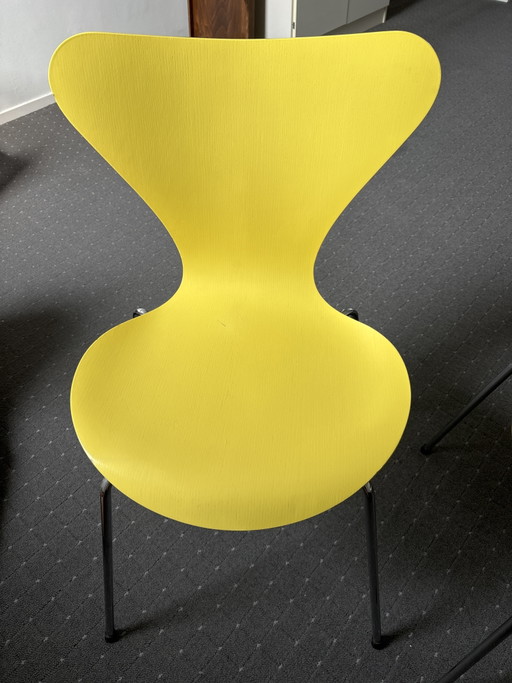 Fritz Hansen gele vlinderstoelen