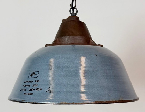 Lampada a sospensione industriale in smalto grigio e ghisa, anni '60 – Szarvasi, Lampade a sospensione, Ferro (photo 3 of 18)