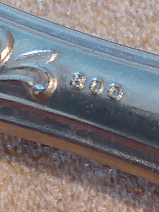 Set van 6 zilveren dessertvorkjes (800 euro)