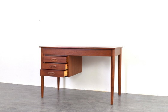 Escritorio danés de teca de estilo moderno de mediados de siglo, década de 1960. – Wood (photo 12 of 16)