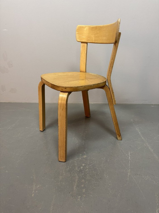 Image 1 of Ensemble de 3 chaises en contreplaqué Alvar Aalto modèle 69, première édition, pour Artek, Finlande, années 1940.