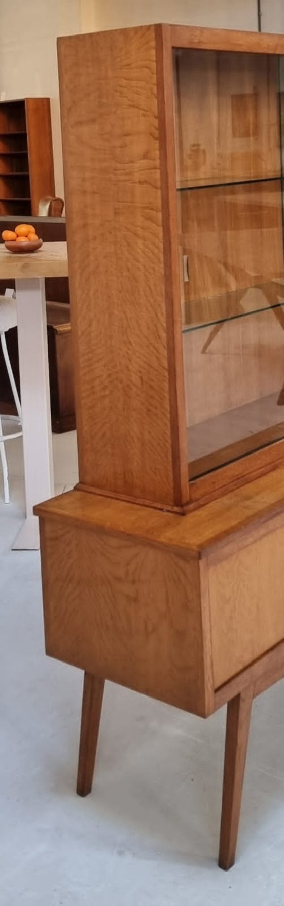 Image 1 of Vetrina di metà secolo