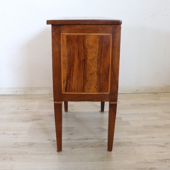 Image 1 of Piccolo comò antico in noce, Italia, XVIII secolo