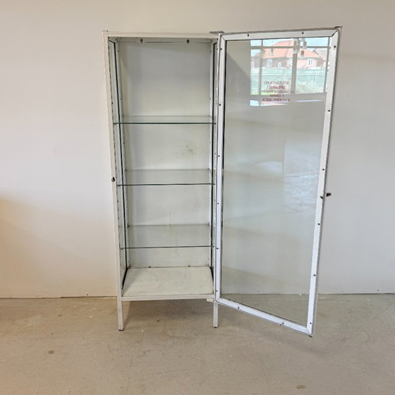 Vintage Polish Medical Display Cabinet 1960s – Glass, Iron (photo 5 of 17)