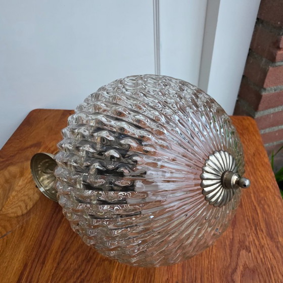 Image 1 of Lampadario vintage Art Déco a globo, lampada a sospensione in vetro pressato