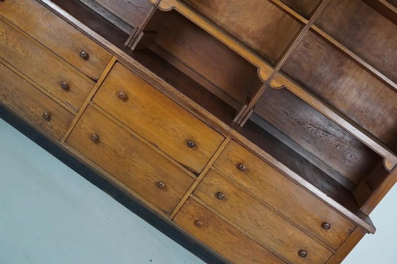 Image 1 of Grand meuble ancien Art Déco en chêne, style boutique de chocolat allemande, années 1920