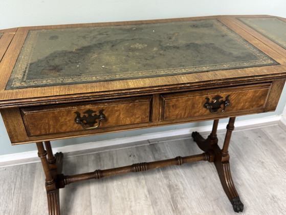 Antiker Schreibtisch mit grüner Lederplatte und Schubladen – Couchtische, Wood (photo 12 of 15)