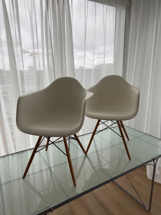 Vitra Eames DAW Armchair – Metal, Plastic (photo 2 of 5)