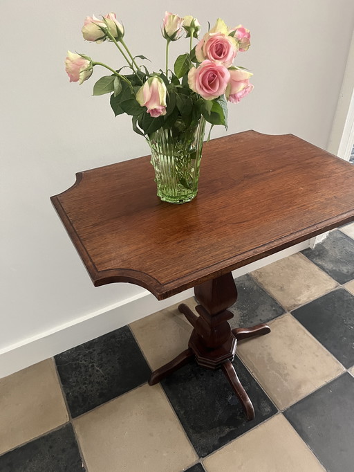 Wunderschöner antiker Beistelltisch aus Eiche – Originalbein