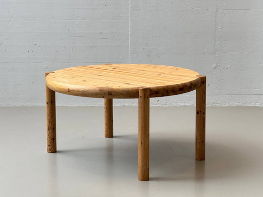 Mesa auxiliar Down, fabricada en pino macizo por Rainer Daumiller, Dinamarca, década de 1970.