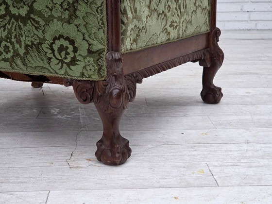 Image 1 of Dänischer Sessel aus den 1950er Jahren, grüner Möbelveloursbezug, geschnitztes Eichenholz.