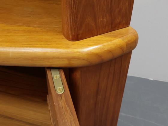 Image 1 of Dyrlund Denmark Vintage hoekkast met verlichting 