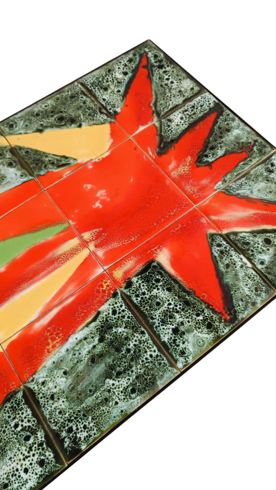 Image 1 of Table basse avec carreaux de céramique avec explosion de couleurs sur