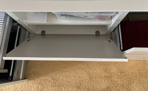 Cómoda flotante Interlubke