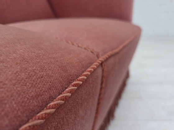 Image 1 of Divano danese a 2 posti, anni '70, in velluto rosa salmone originale.