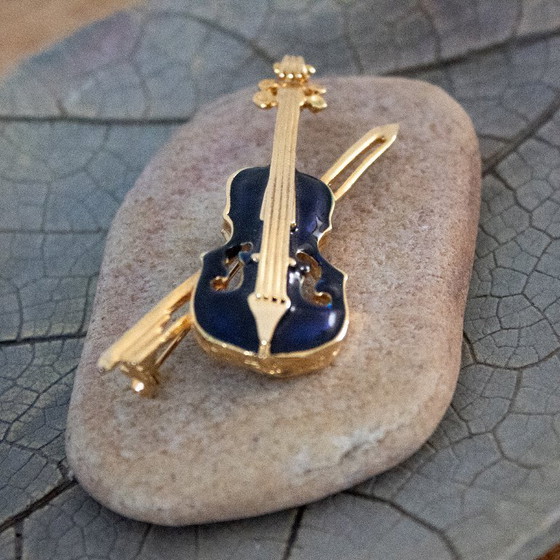 Image 1 of Broche violon vintage : émail bleu marine et métal doré