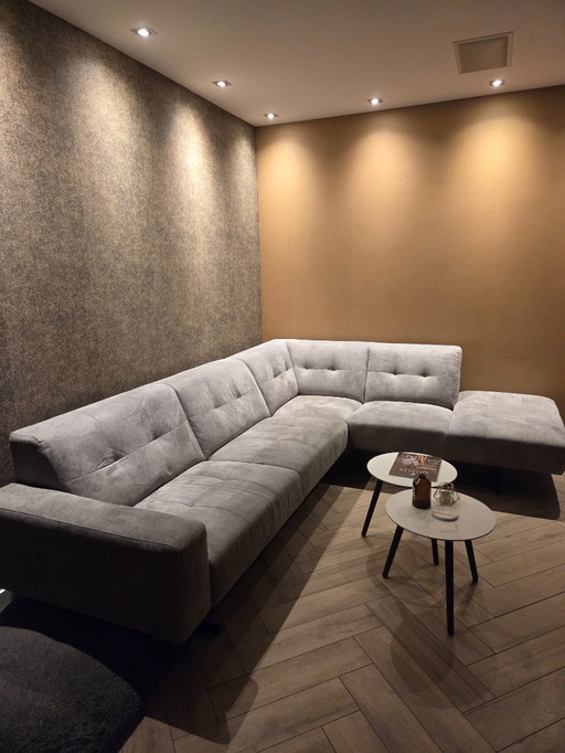 Sofá esquinero Montel Traffic: Microfibra gris, garantía hasta 2028