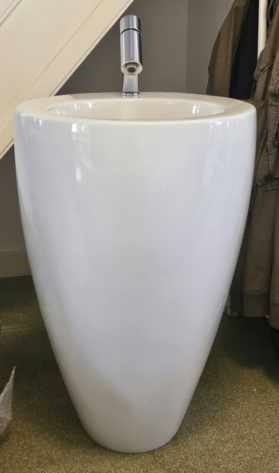 Image 1 of Bellissimo lavabo di design Alessi con rubinetto originale Alessi.