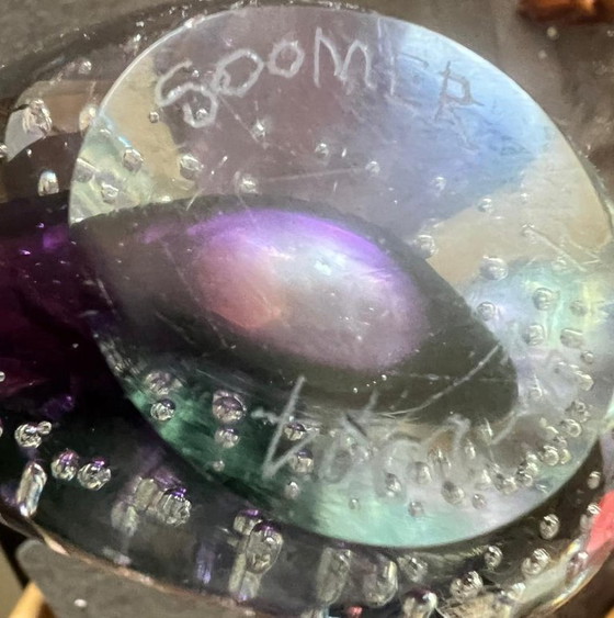 Image 1 of Handgefertigte Glas-Skulptur - von Adam Jablonski - Violetter Glaskern mit Luftblasendekor