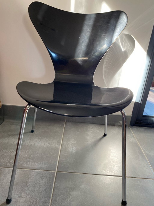 Chaise Arne Jacobsen 3107 de 1955 noire – Fritz Hansen, eetkamerstoelen, Metal, Wood
