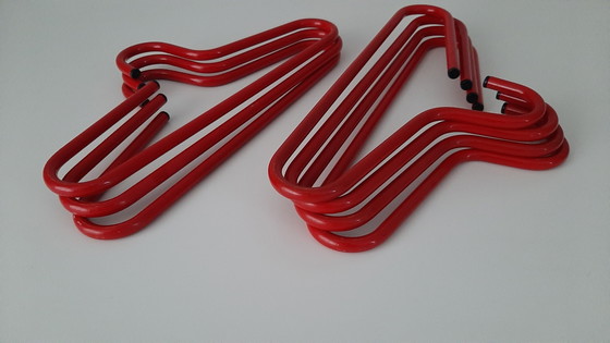 Image 1 of Rode kleerhangers metaal IKEA 7 stuks jaren'80