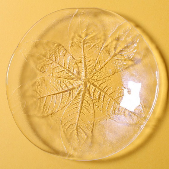 Image 1 of Set van 3 vintage Kosta Boda glazen dessertbordjes / Scandinavisch bladmotief / 1975