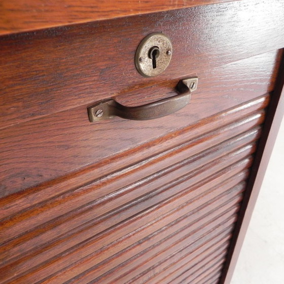 Image 1 of Armadio in rovere con serranda avvolgibile a 2 ante, alto 150 cm, anni '30.