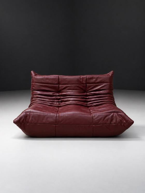 Togo Divani 2 posti Ligne Roset in pelle rosso bordeaux di Stolz (foto 2 di 11)