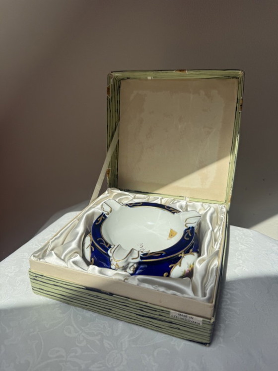 Cendrier Royal Dux en porcelaine or cobalt, boîte d'origine – Accessoires de table (photo 4 of 12)