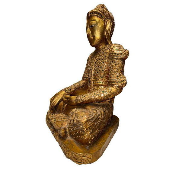 Estatua antigua de Buda Mandalay birmano – Madera dorada con decoración de vidrio – Myanmar c. 1880–1920 (photo 8 of 9)