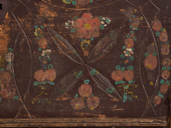 Antique bridal chest with carved vegetal decoration (c.1820) #10 – Chest of drawers (photo 39 of 40)