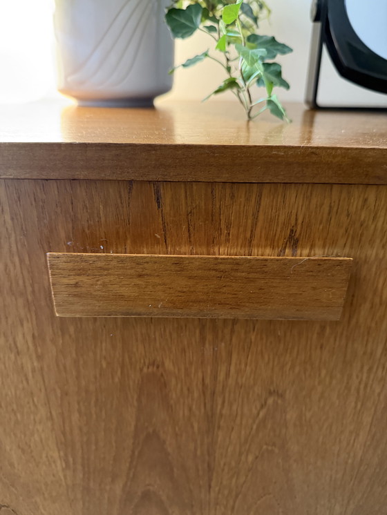 Image 1 of Mobiletto a ribalta su gambe di metà secolo