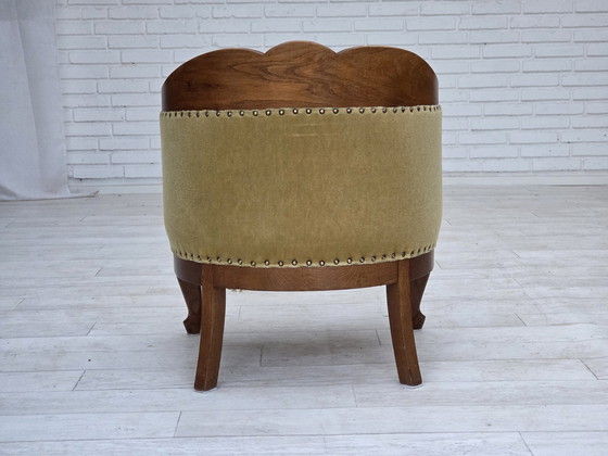 Image 1 of 1960er Jahre, dänischer Beistell-/Kindersessel, hellgrüner Möbelvelours, Eichenholz.