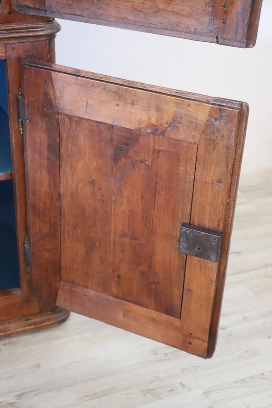 Image 1 of Raro armario antiguo en madera de álamo, Italia Mediados del siglo XVIII