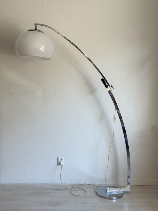 Vintage Bogenlampe Space Age 1970er Chrom weißer Schirm