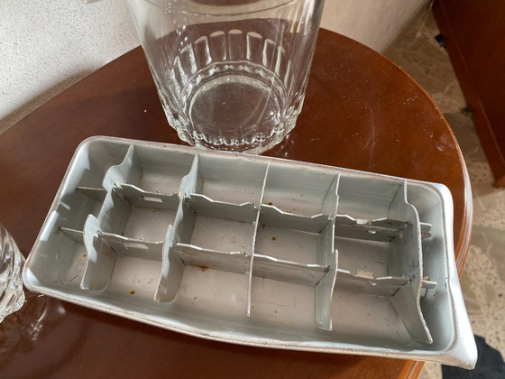 Vintage Mid-Century Barware Ice Set (1950's/1960's) – 2 Aluminum Ice Trays & 2 Glass Ice Buckets (photo 10 of 11)