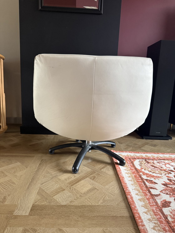 Image 1 of Fauteuil pivotant Dyyk Coco en cuir avec pieds noirs