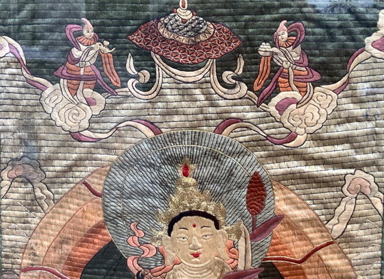 Hand-embroidered Buddhist Thangka - Silk & Gold Thread Framed – Wall decoration, Textile (photo 8 of 13)